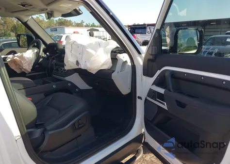 2023 Land Rover Defender 90 S z USA, uszkodzony, nr VIN SALEJ6EX4P2241675